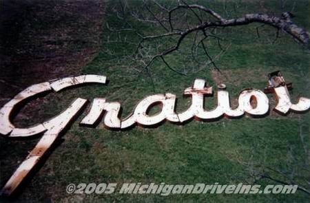 Gratiot Drive-In Theatre - Gratiot Sign 2005 Courtesy Joe Niedzielski (newer photo)